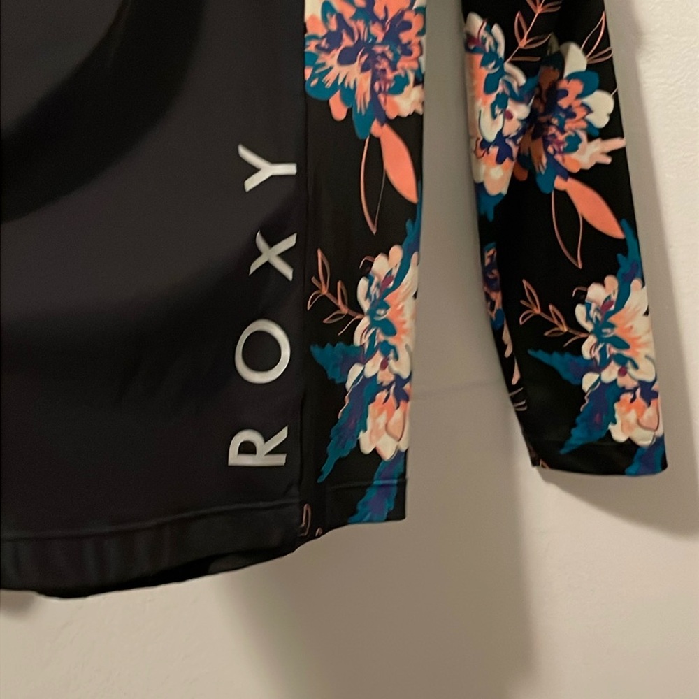 ❣️ROXY HAT & RASH GUARD❣️ - Picture 4 of 4